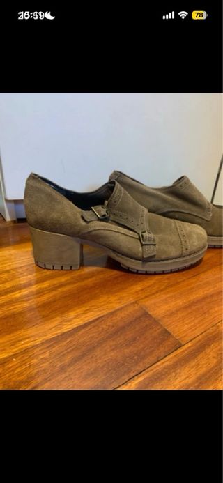 Zapato tacón ante hebillas