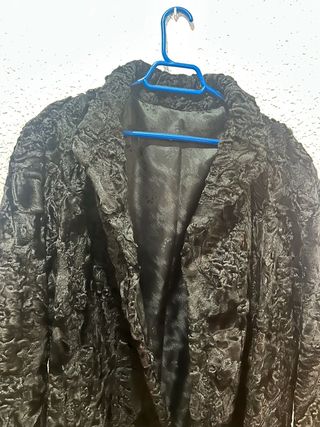 Chaquetón de astracán negro
