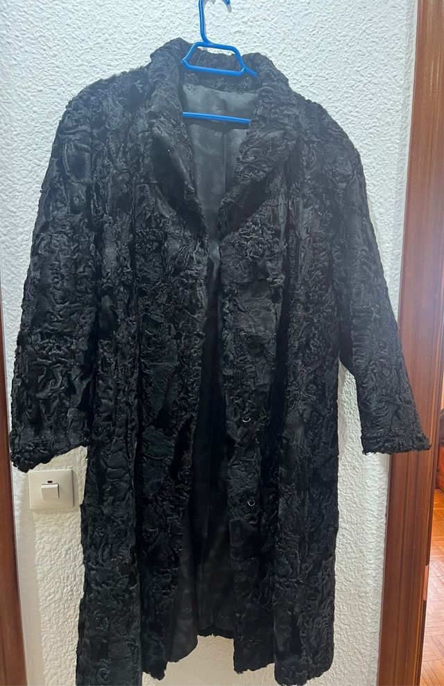 Chaquetón de astracán negro