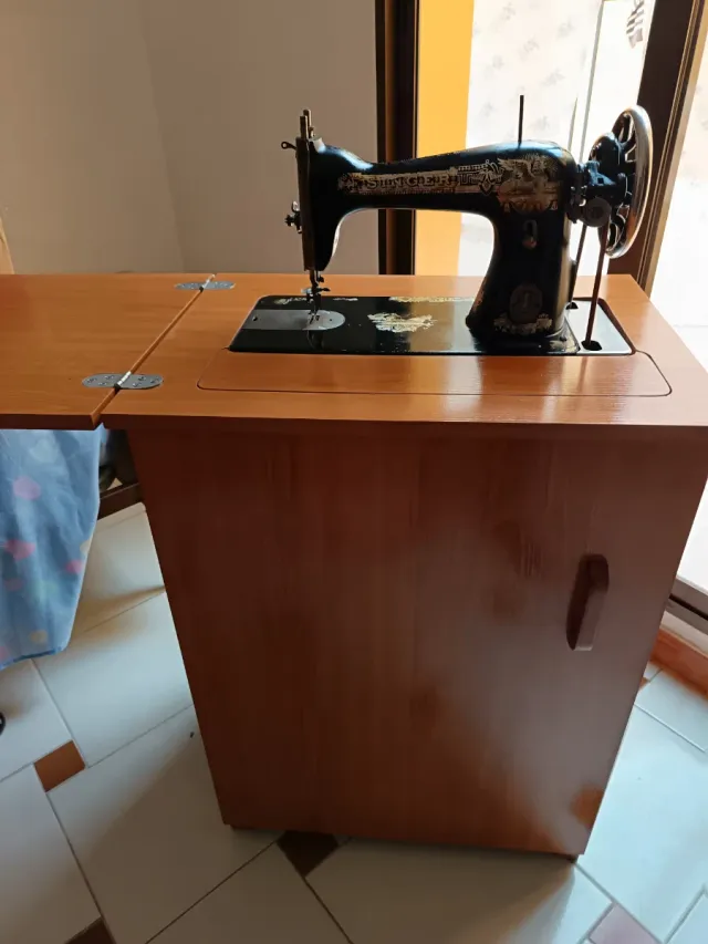 Máquina de coser Singer antigua