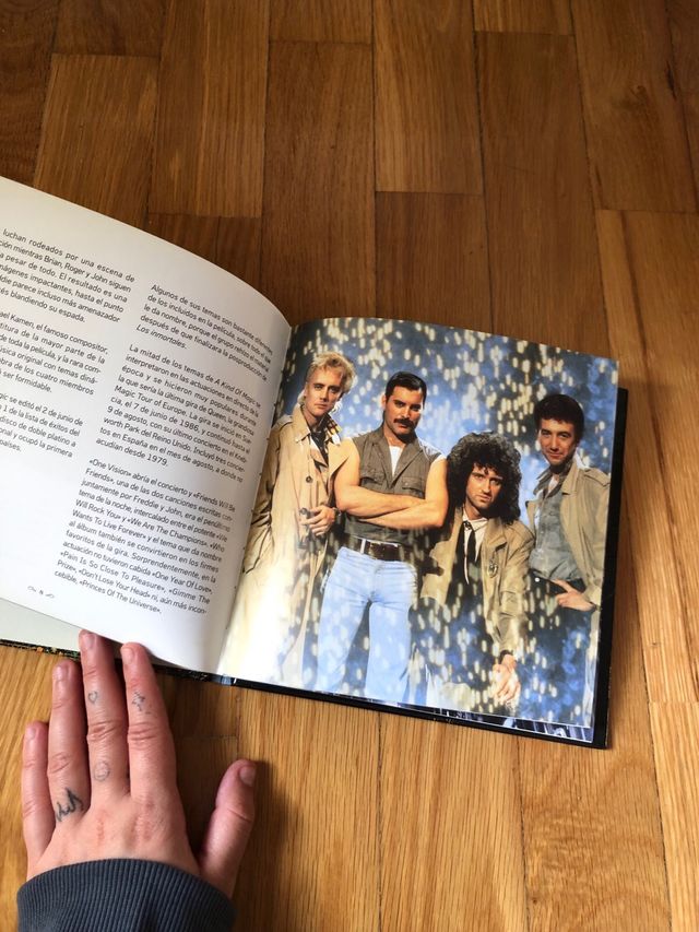 Queen A Kind Of Magic Libro + CD