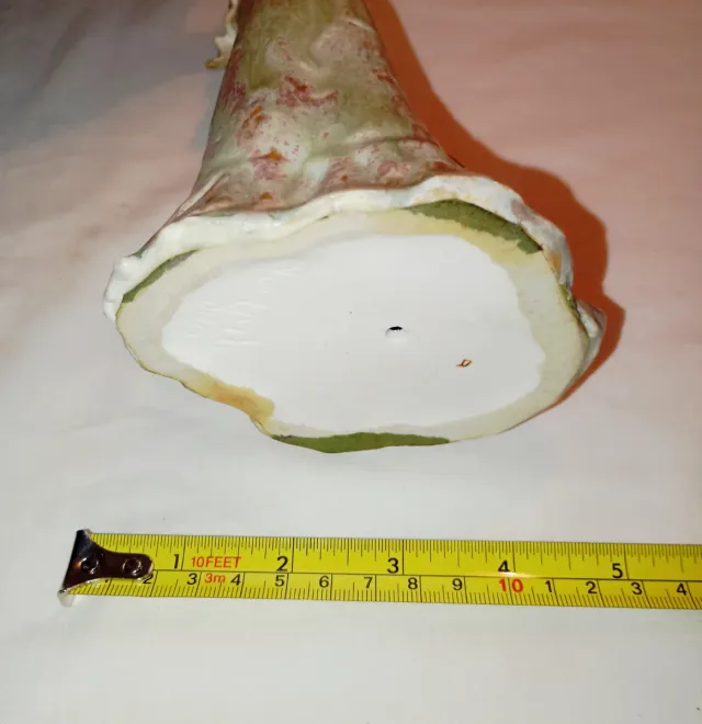 Porcelana, Inglés. Figura de mulher vendendo loterias.