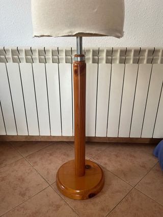 Maniquí de costura beige y marrón