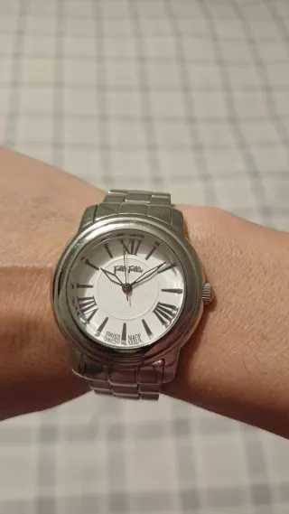 Reloj Folli Follie esfera blanca y números romanos