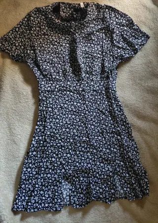 Vestido floral negro y blanco