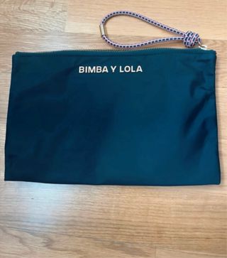 Bolso de mano Bimba y Lola azul marino.