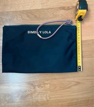 Bolso de mano Bimba y Lola azul marino.
