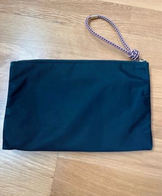 Bolso de mano Bimba y Lola azul marino.