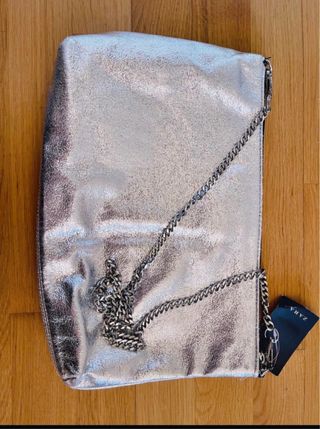 Bolso y bailarinas plateadas Zara