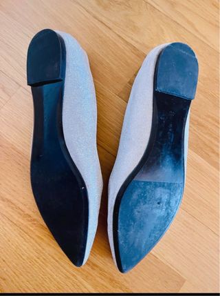 Bolso y bailarinas plateadas Zara