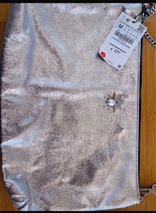 Bolso y bailarinas plateadas Zara