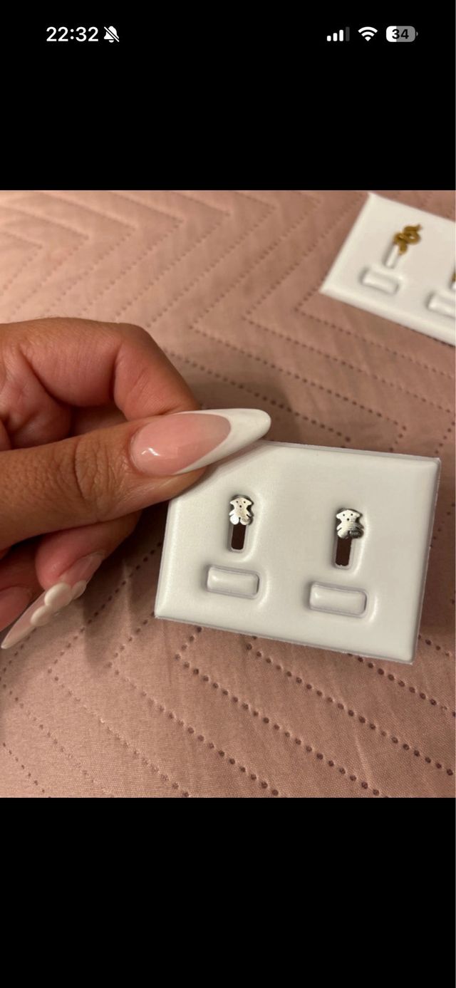 Pendientes dorados y plateados