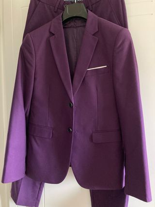 Traje ceremonia chico morado