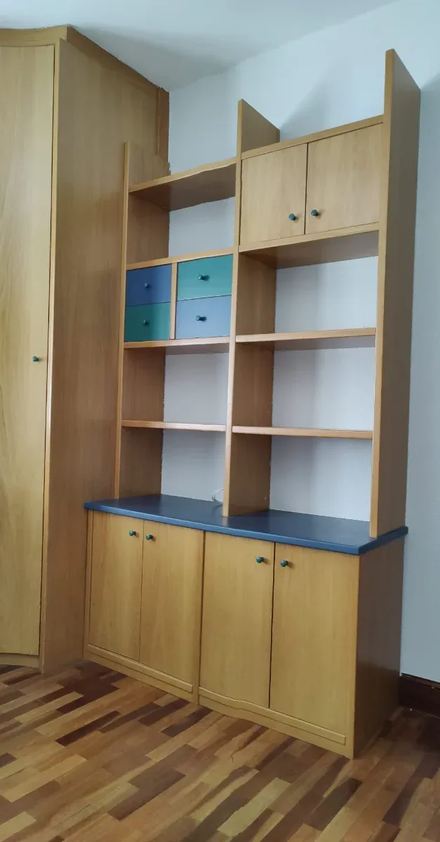 Mueble modular infantil madera y azul