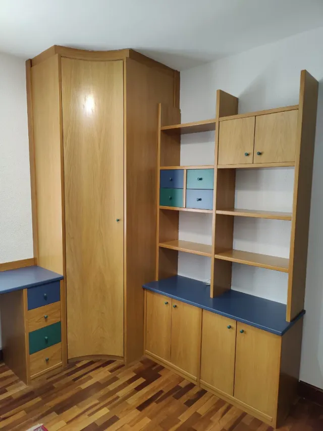 Mueble modular infantil madera y azul