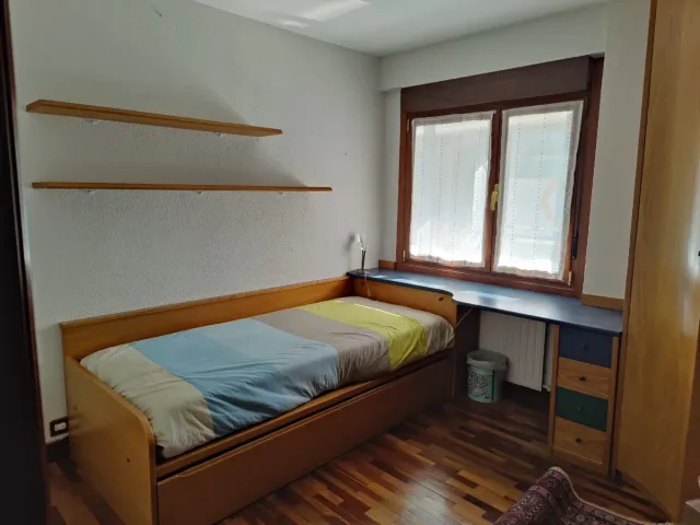 Mueble modular infantil madera y azul