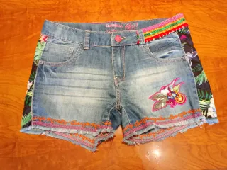 Pantalones vaqueros cortos desigual