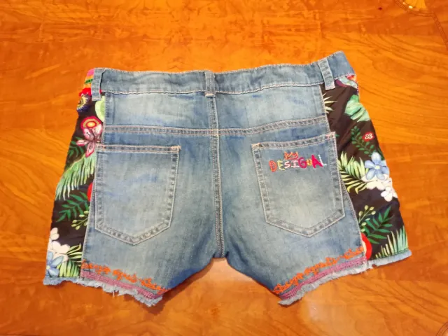 Pantalones vaqueros cortos desigual