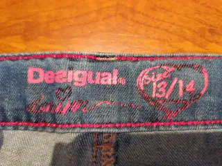 Pantalones vaqueros cortos desigual