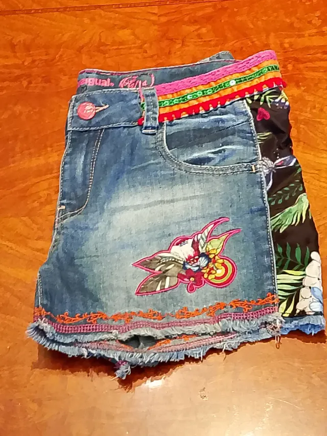 Pantalones vaqueros cortos desigual