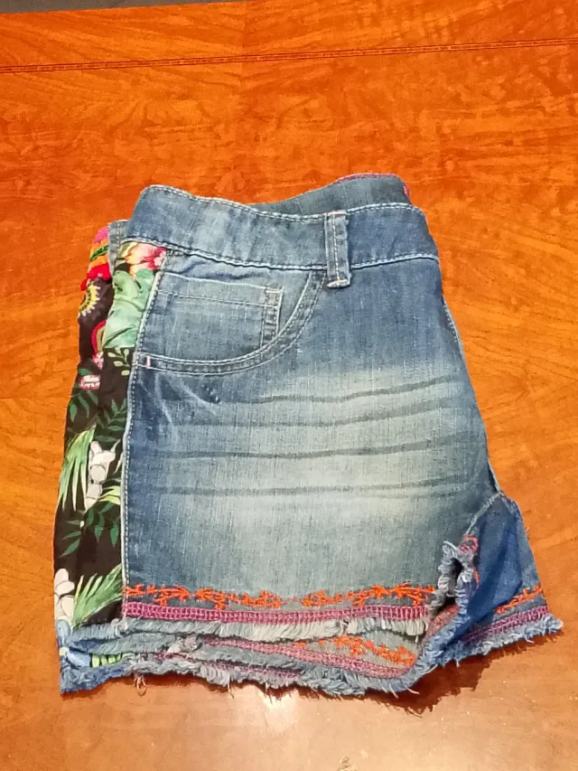 Pantalones vaqueros cortos desigual