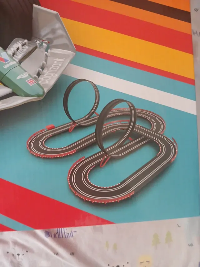 Scalextric Compact Formula Race to Win