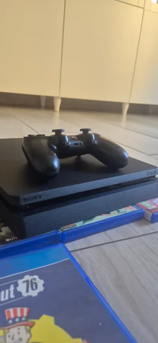 Consola PS4 Slim Negra + Mando+7 juegos+ micrófono