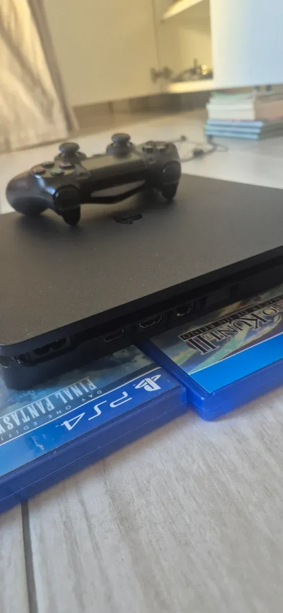 Consola PS4 Slim Negra + Mando+7 juegos+ micrófono