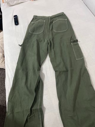 Pantalones anchos Bershka verdes T36