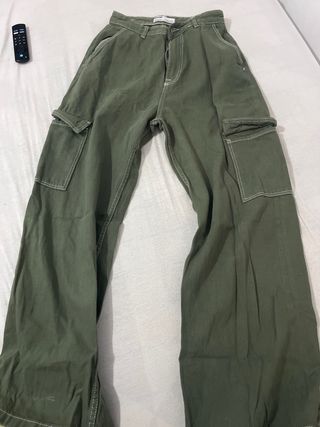 Pantalones anchos Bershka verdes T36