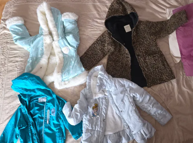 Lote 4 abrigos niña 5-6 años. Ver + en mi perfil.