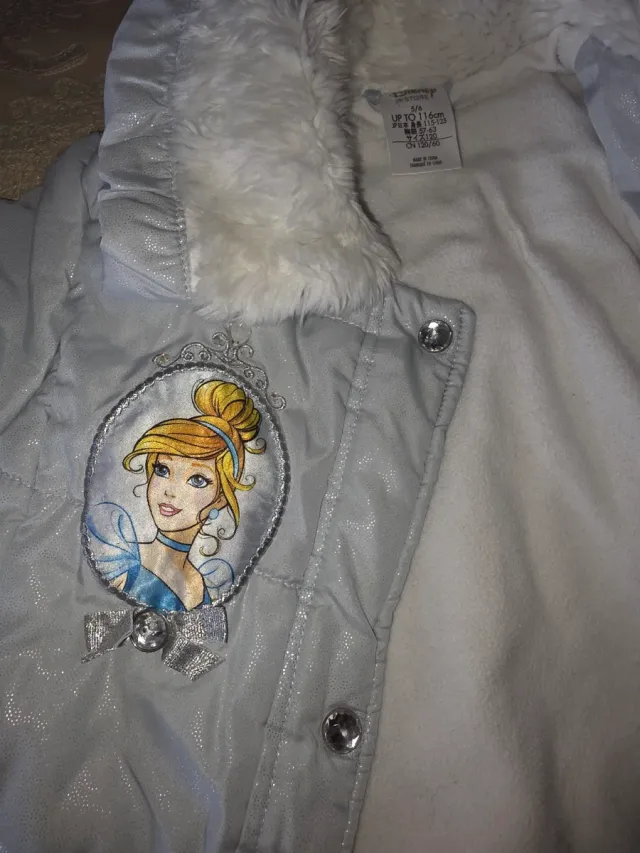 Lote 4 abrigos niña 5-6 años. Ver + en mi perfil.