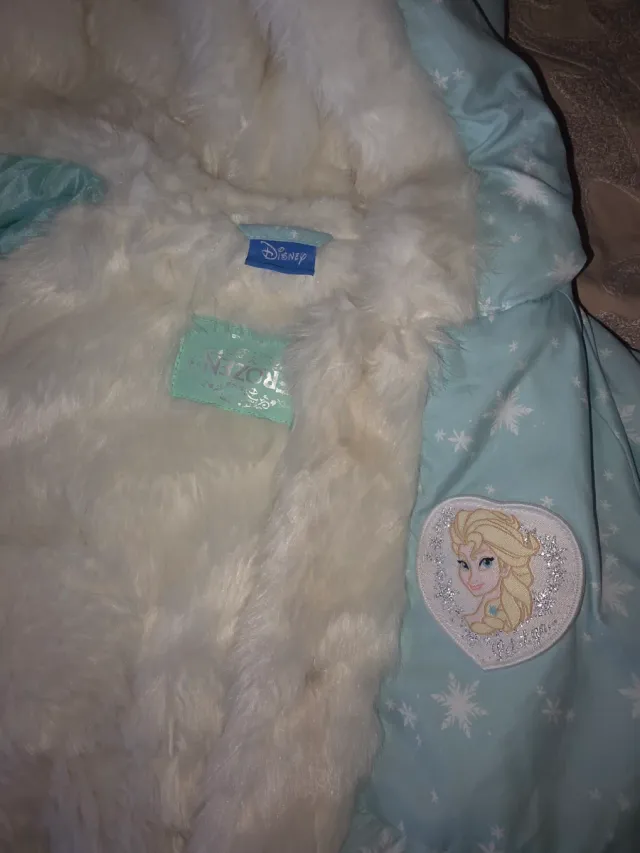 Lote 4 abrigos niña 5-6 años. Ver + en mi perfil.