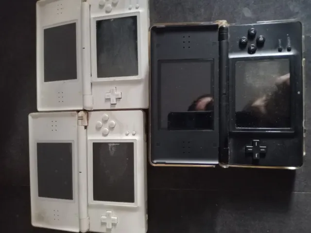 3 Nintendo DS Lite para piezas