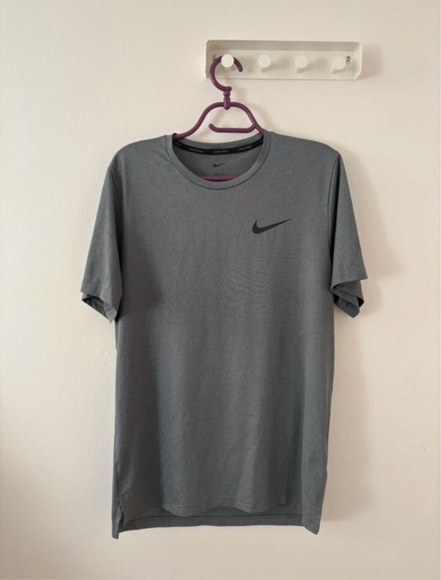 Camiseta deportiva Nike gris Talla S
