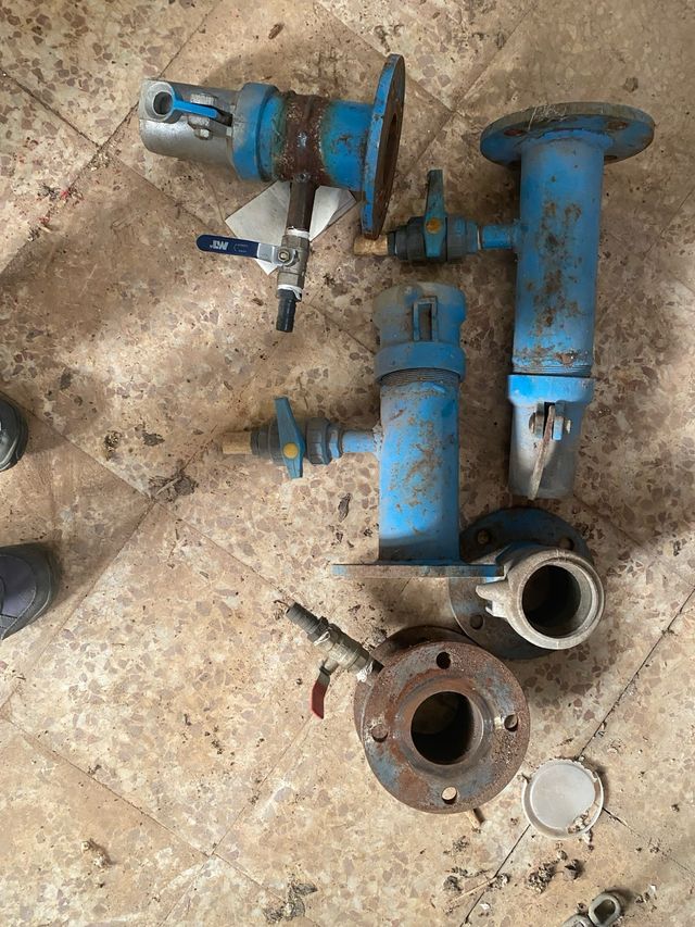 Válvulas y accesorios de tubos