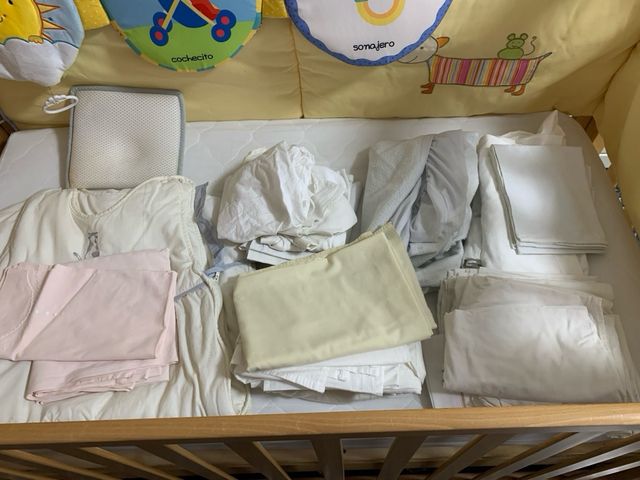 Cuna madera 130x70 + colchón nuevo + accesorios