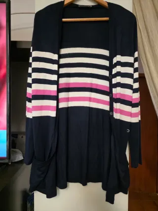 Chaqueta de punto a rayas con hombreras