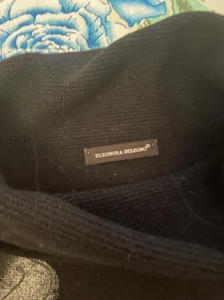 Maglia donna nera con fiori