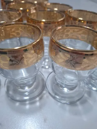 Bicchierini con bordo dorato