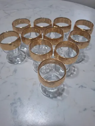 Bicchierini con bordo dorato