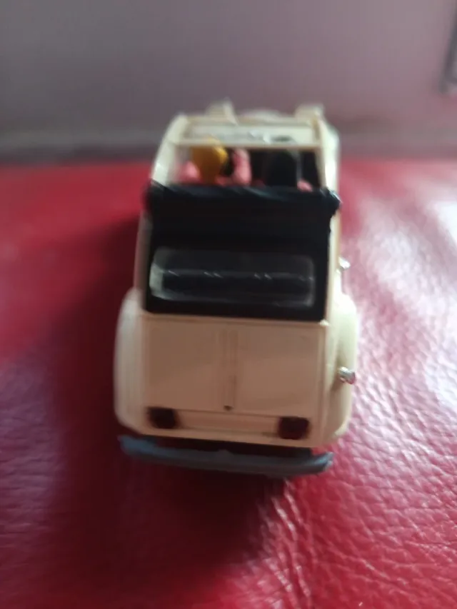 Coche Scalextric 2CV