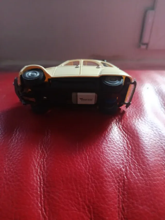 Coche Scalextric 2CV