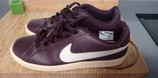 Zapatillas Nike Marrones y Blancas