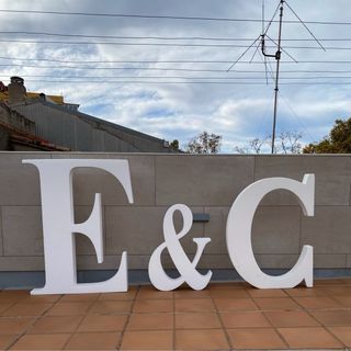 Letras decorativas poliespán E & C C satisfactorio