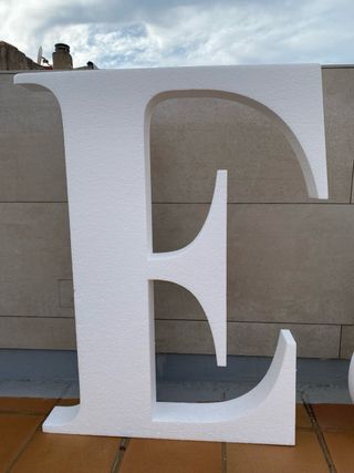 Letras decorativas poliespán E & C C satisfactorio