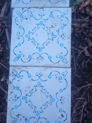 Baldosa antigua decorada azul