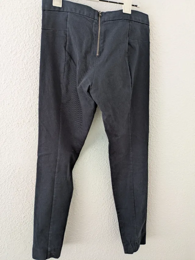 Pantalones negros muy estrechos