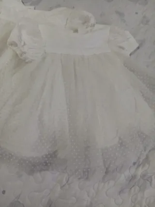 2 Vestido de bebé blanco con tul de lunares..