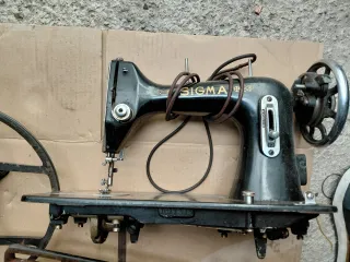 Máquina de coser Sigma antigua